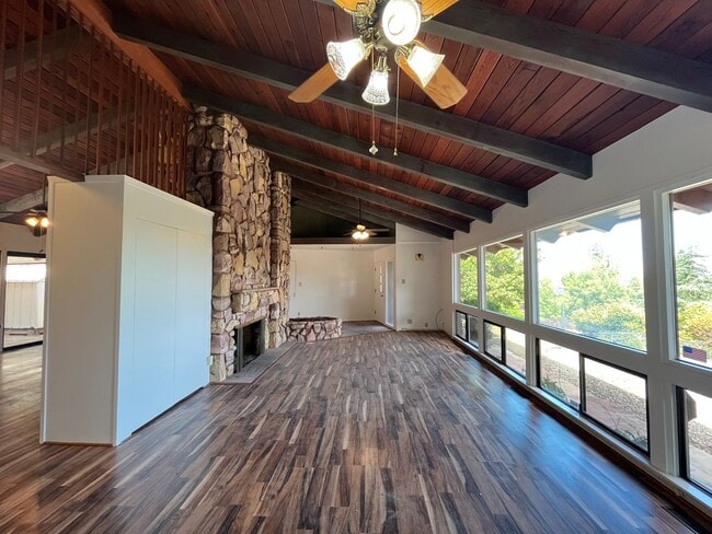 Photo - 420 Fairview Ln
