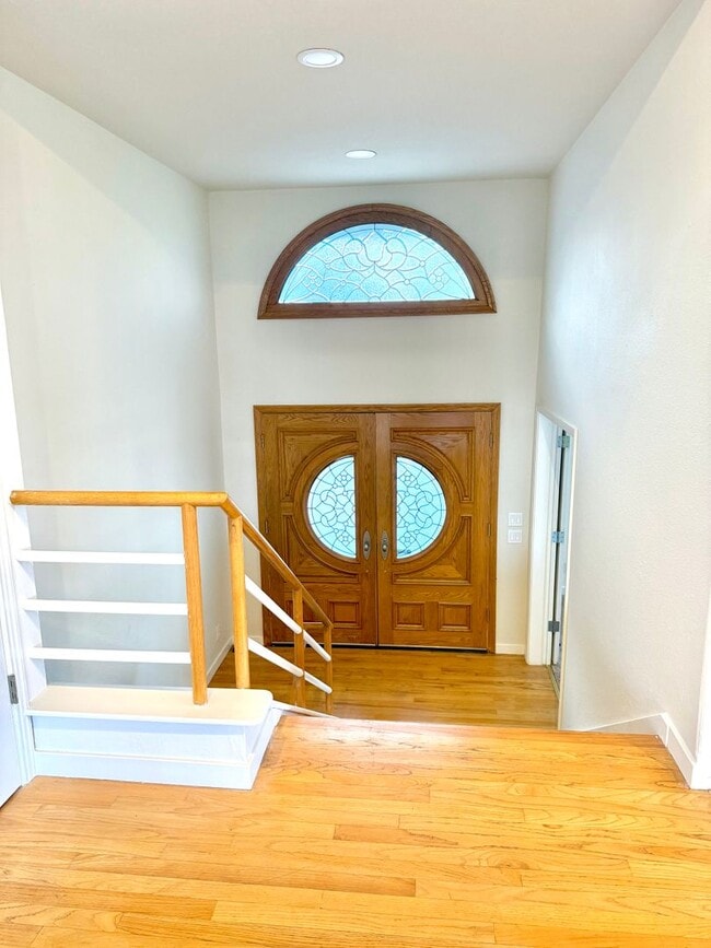 Photo - $4,390 / 3 BR - HILLTOP HOME WITH STUNNING BAY & BRIDGE VIEW IN HAYWARD!