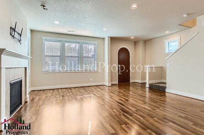 Photo - Spacious Wilsonville Home – Open Living & Great Location! ** Special $300 credit on your first fu...