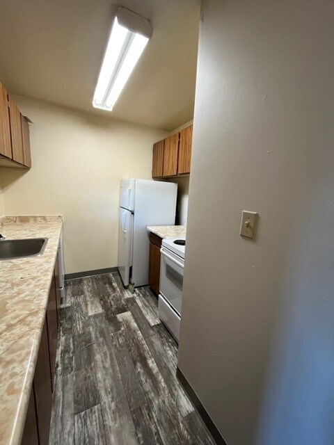 Photo - 10312-10395 95 Ave