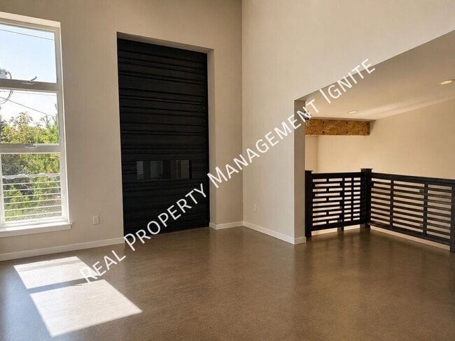 Photo - 636 NW Portland Ave