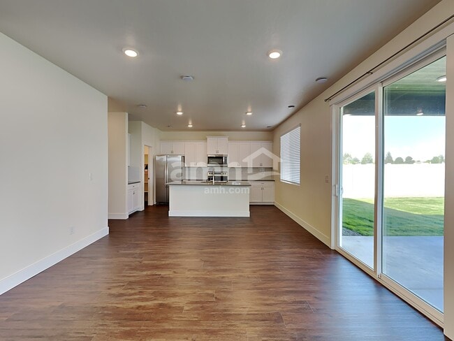 Photo - 1422 N Barkvine Ave
