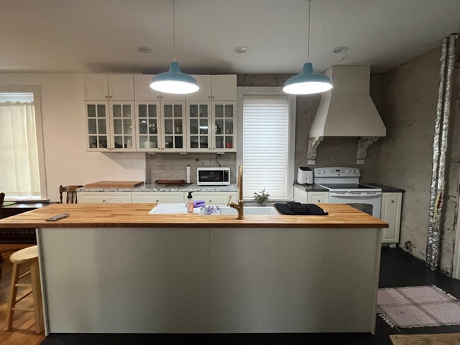 Photo - 811 Center St