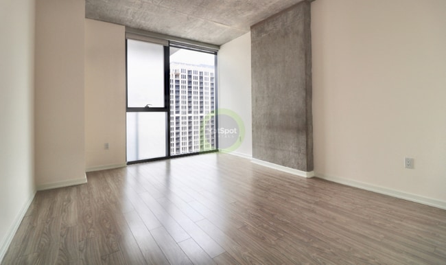 Photo - 1321 S Wabash Ave