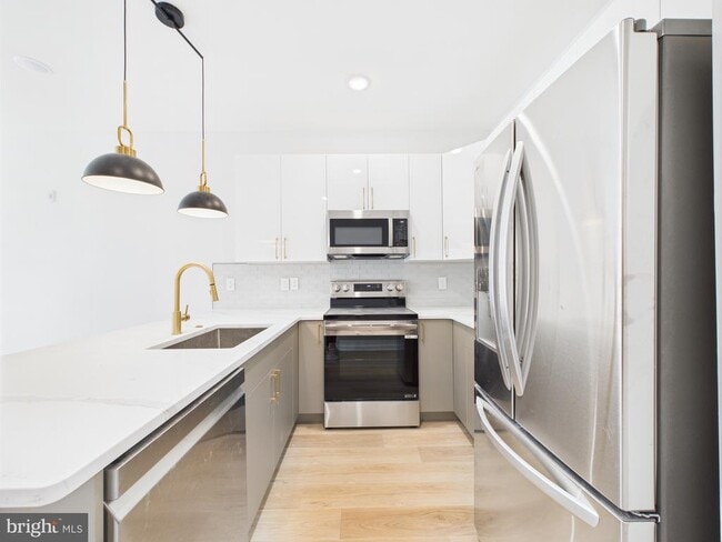 Building Photo - 1326 S Gross St Unit 2 Rental