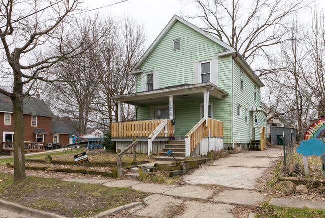 Photo - 124 E Barnes Ave