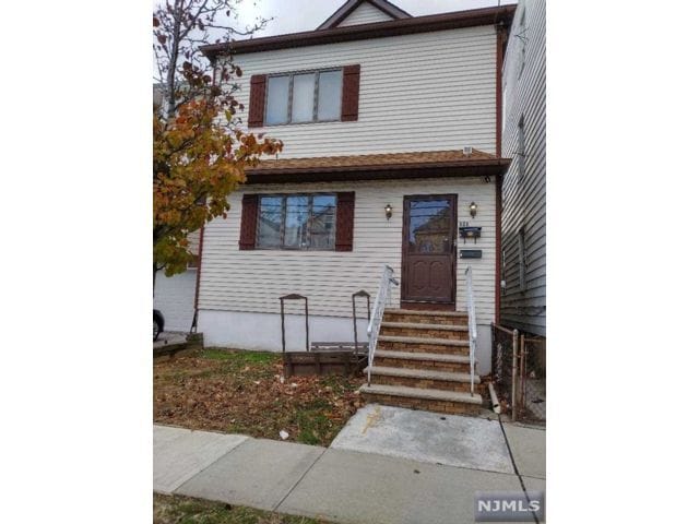 Photo - 121 Pierre Ave