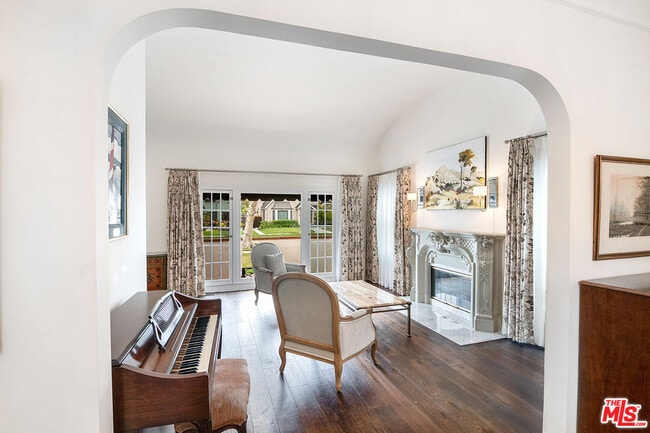 Photo - 106 N Citrus Ave