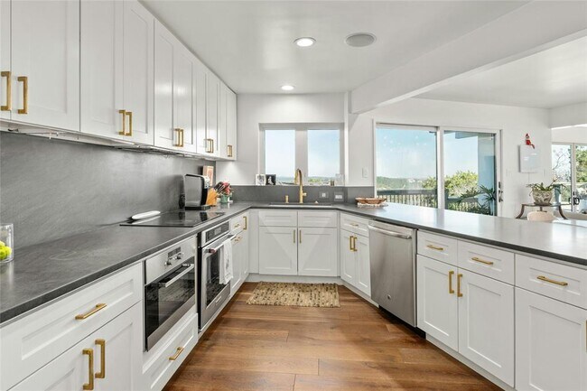 Photo - 1000 Redbud Trail