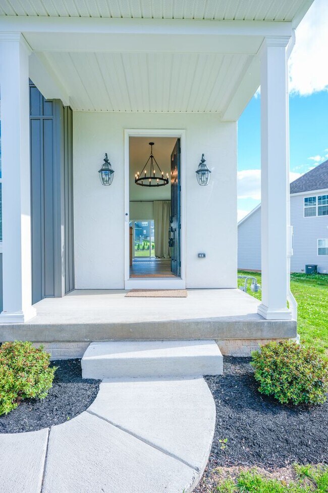 Photo - 245 Hollyhock Dr
