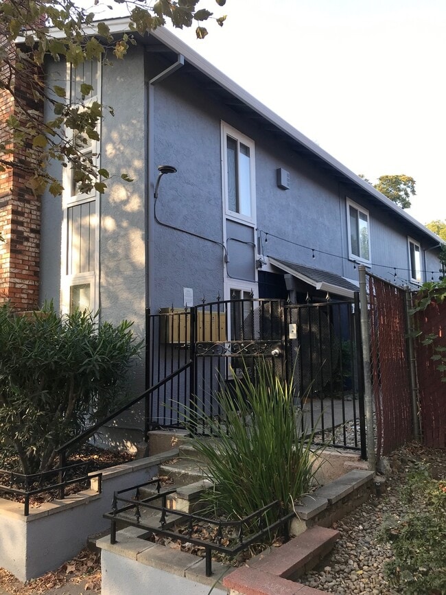 Photo - W St Apartments