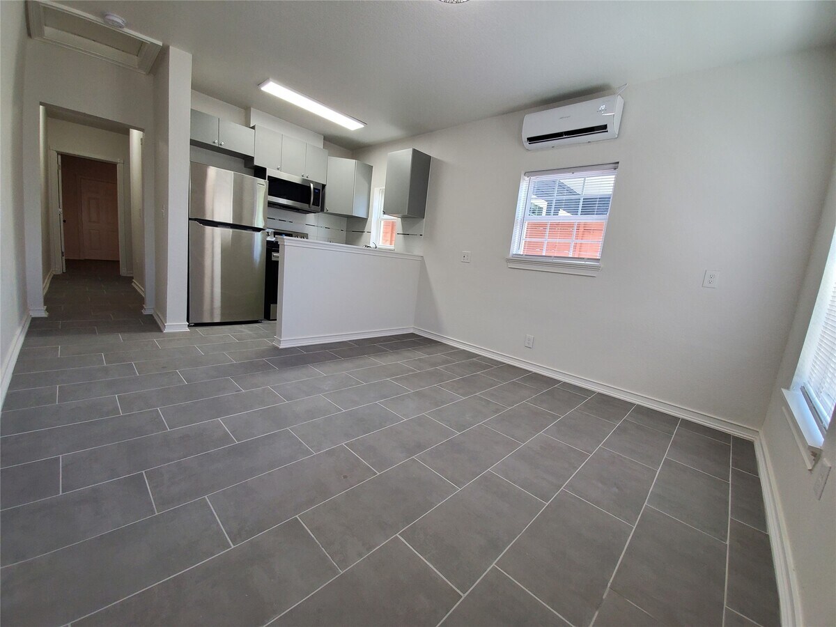 Photo - 914 E 32nd St