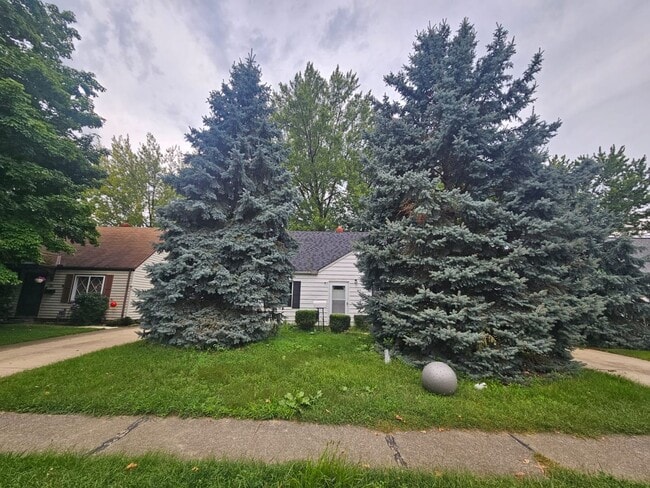 368 E 232nd St