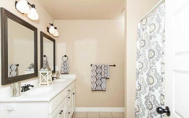 2590 E Carnation Ct