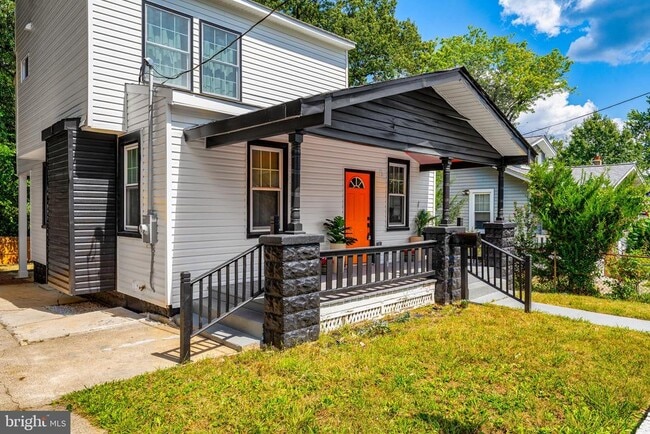 Photo - 2800 Upshur St