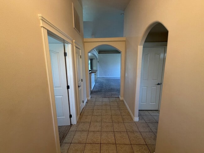 Photo - 435 NE Greystone Loop