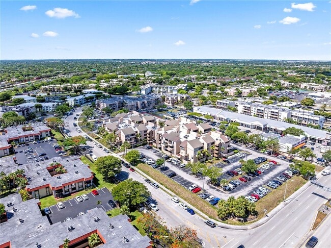 Building Photo - 10500 SW 108th Ave Unit B211