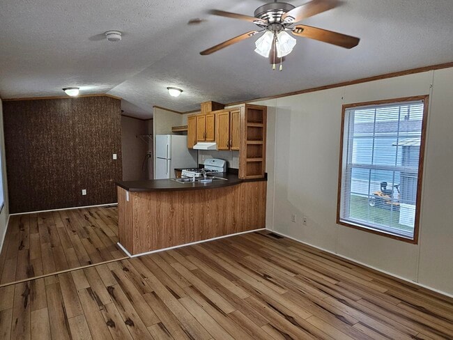 Photo - 230 Maverick Ln