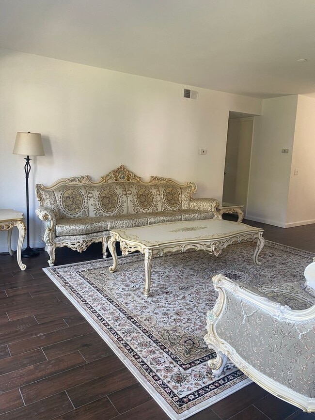 Building Photo - Move-In Ready Condo in Quiet Community (furniture optional!)