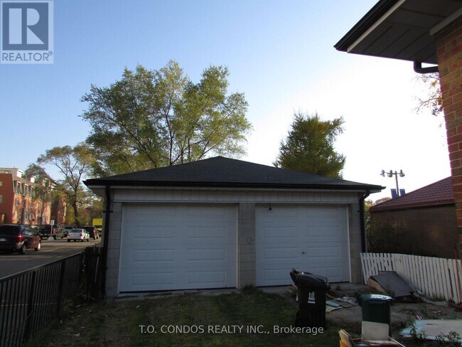 Photo - 21 Black Creek Blvd