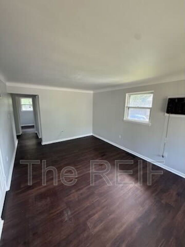 Photo - 742 E Bundy Ave