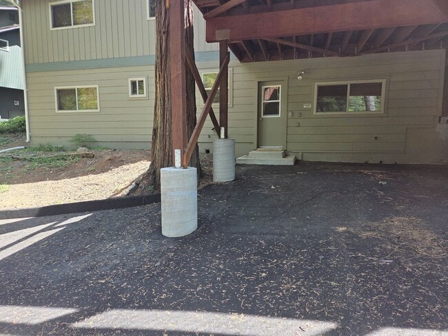 Building Photo - 1 Bedroom, 1 Bathroom Apartment – Twain Harte, CA – $1,850/Month (All Utilities Included)