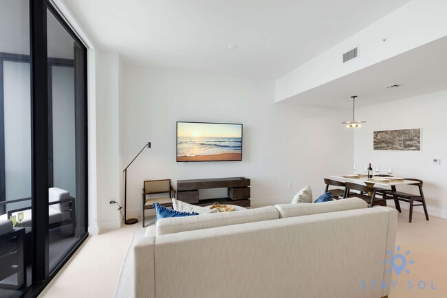 Photo - 601 NE 1st Ave Unidad ID1227550P