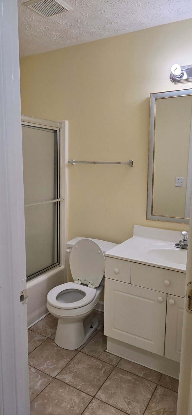 Photo - 5074 Leeshire Trce