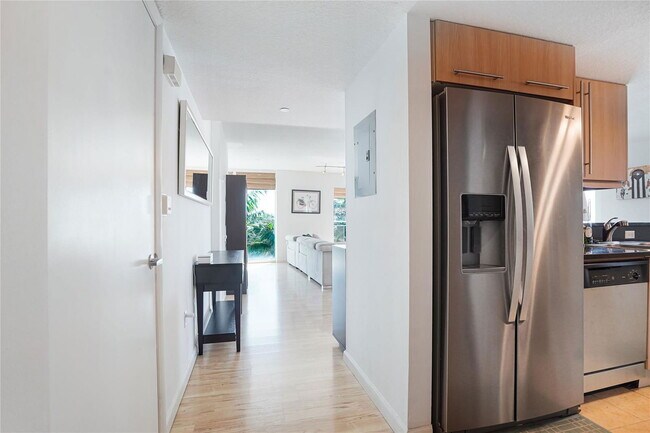 Photo - 7600 Collins Ave