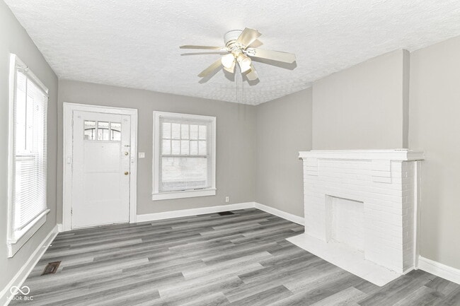 Photo - 3041 Broadway St