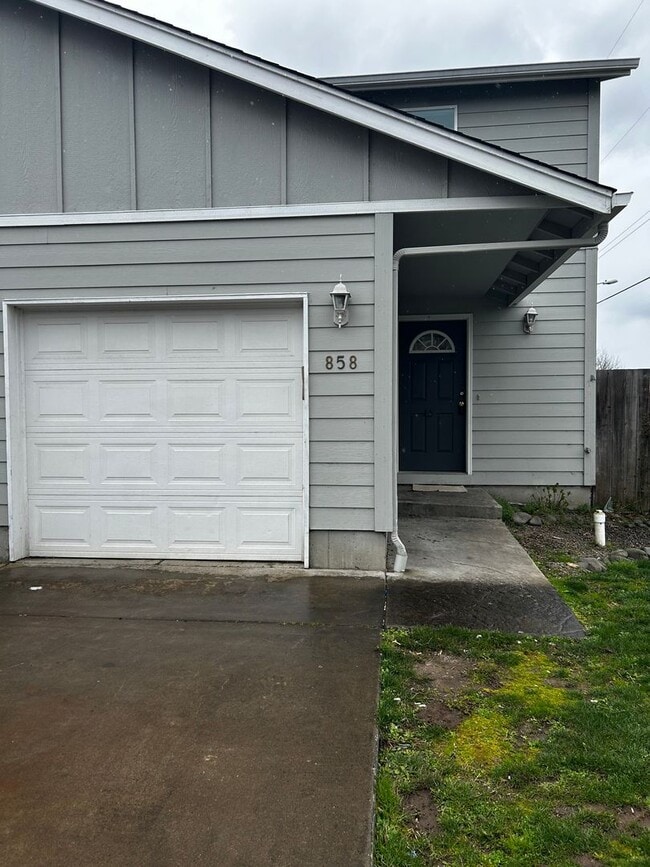 Building Photo - 858s9 Unit 858 Rental