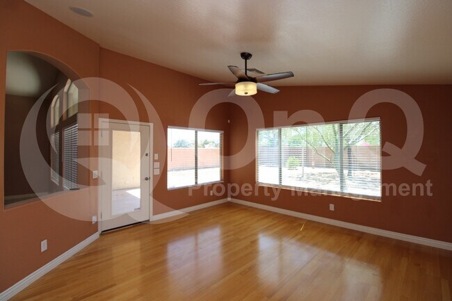 Photo - 653 W Dexter Way