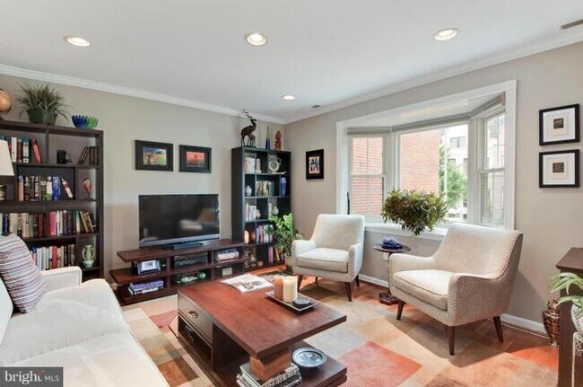 Photo - 923 T St NW