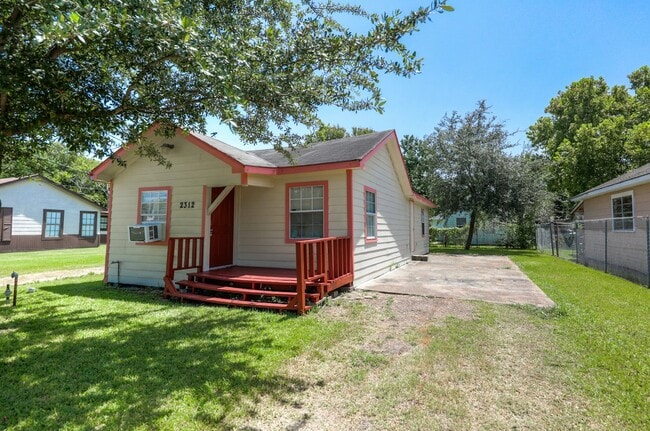 Photo - 2312 Carolina Ave