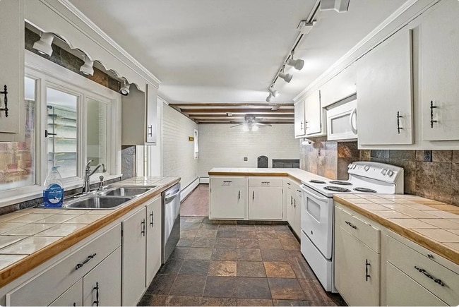 Photo - 311 Redgate Rd