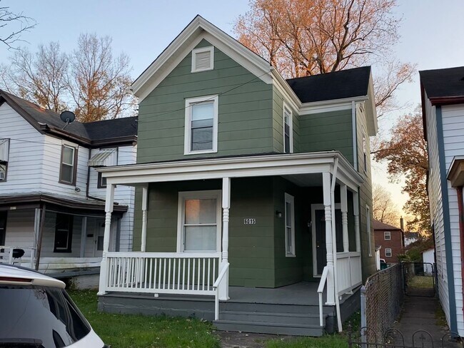 Beautifully updated and Spacious! 2 Bed House in Madisonville with walk through!! - Beautifully updated and Spacious! 2 Bed House in Madisonville with walk through!!