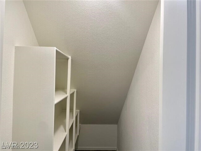 Building Photo - 1130 Scarlet Sparrow St