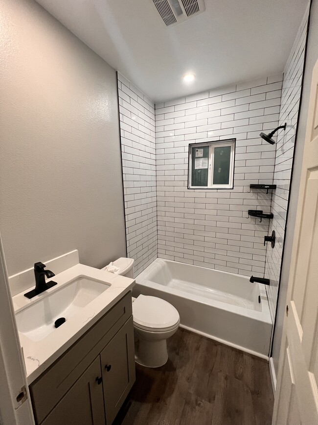 Building Photo - 1752 W 82nd St Unit 1750 w 82nd