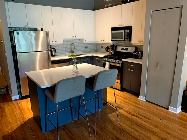Kitchen - 2201 W Wabansia Ave Unidad 9