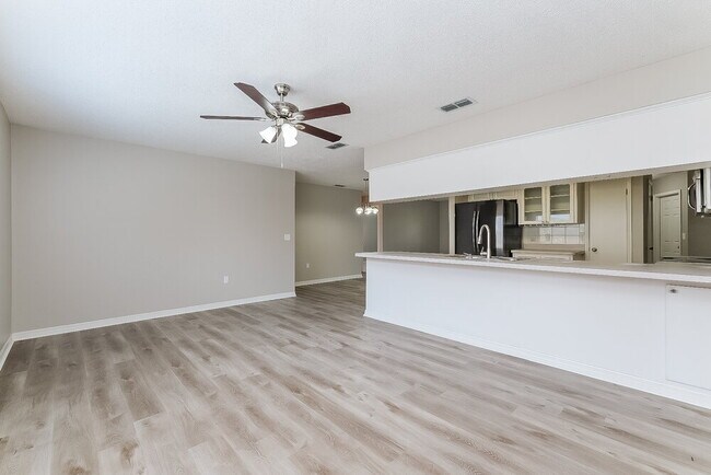 Photo - 8530 Gum Tree Ave