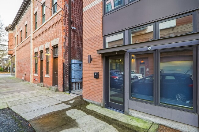 Photo - 18-20 N Monroe St Unit 18