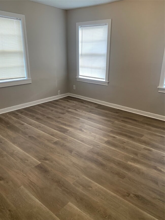 Photo - 10109 Palestine St