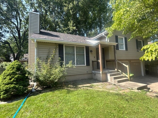 Photo - 2409 NE Carousel Cir