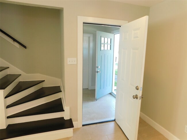 Photo - 3332 Blodgett St