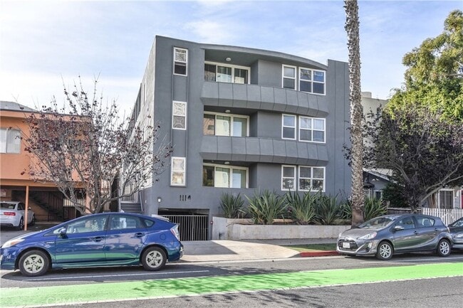 Building Photo - 1114 6th St Unit 5