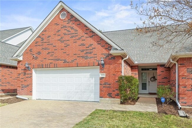 Photo - Adorable 3 Bed/2Bath Townhome Pre-Leasing ...