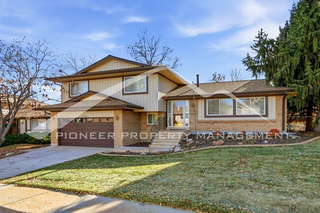 Photo - Spacious Home with 2 Car Garage and Centra...