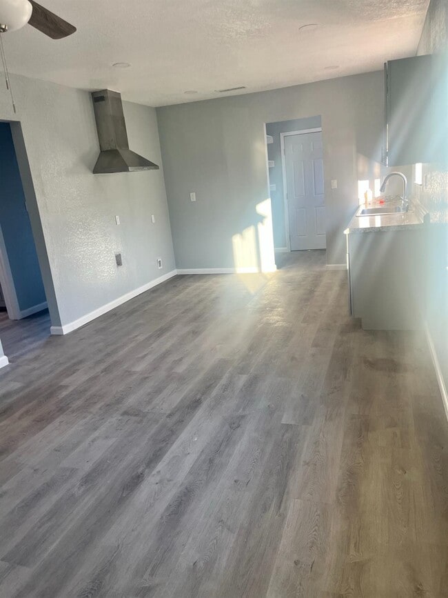 Photo - 392 N Ferger Ave