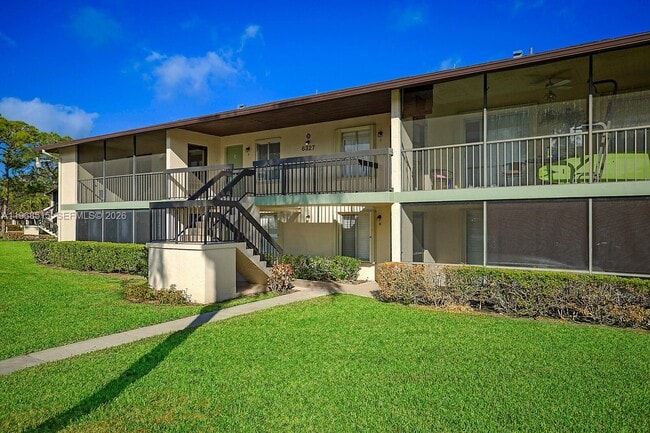 Building Photo - 6327 Chasewood Dr Unit E