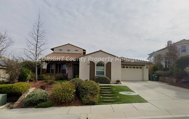 Building Photo - AVAILABLE AUGUST - 3 Bed/3 Bath Atascadero Home - With Pool
